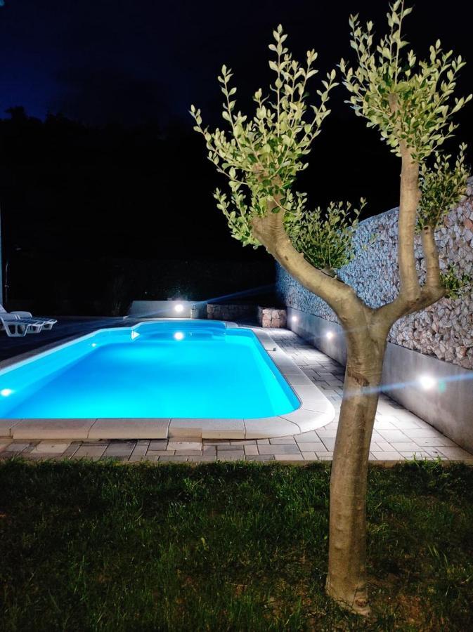 Village Holiday Apartman With Heated Pool Maslina Kostanje Екстериор снимка