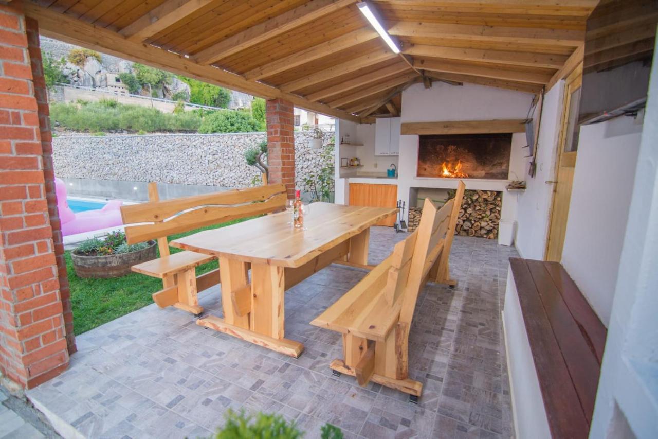 Village Holiday Apartman With Heated Pool Maslina Kostanje Екстериор снимка