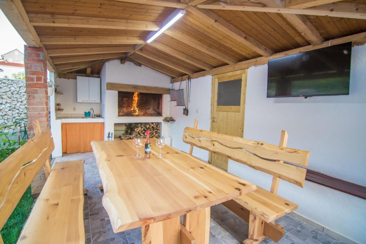 Village Holiday Apartman With Heated Pool Maslina Kostanje Екстериор снимка