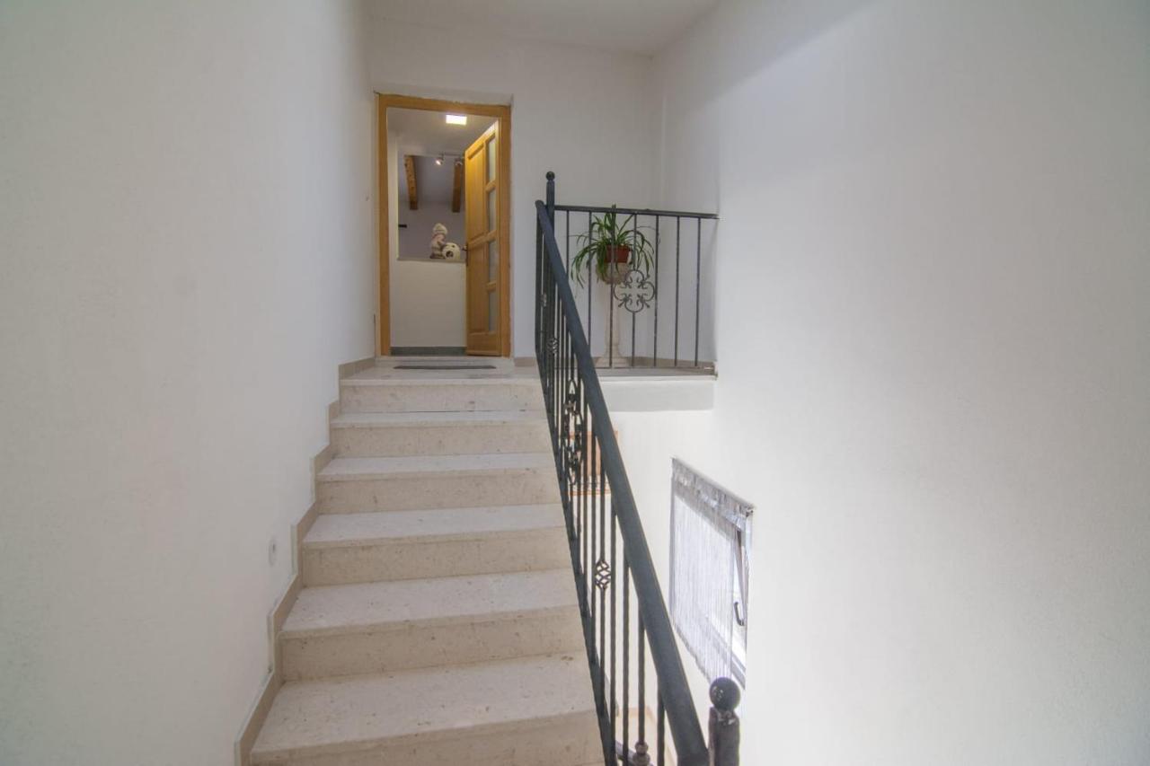 Village Holiday Apartman With Heated Pool Maslina Kostanje Екстериор снимка