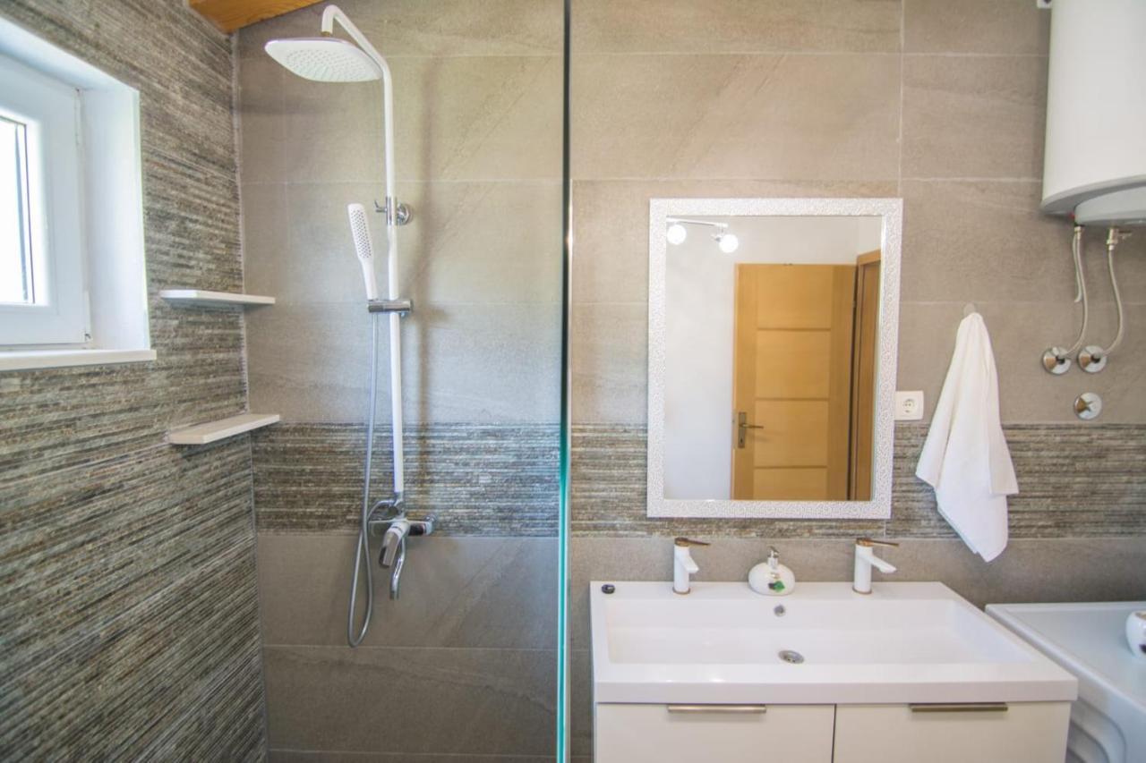 Village Holiday Apartman With Heated Pool Maslina Kostanje Екстериор снимка