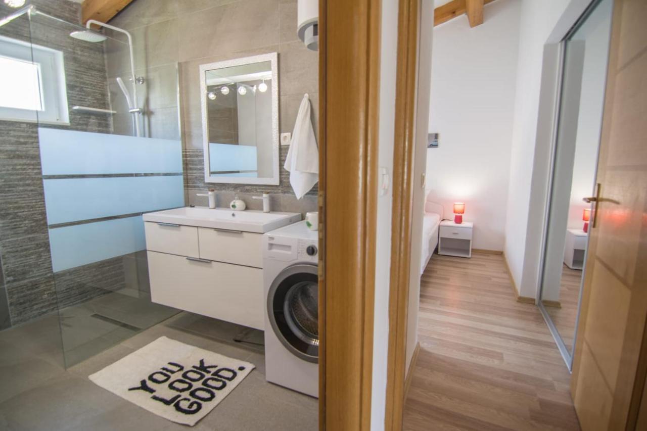 Village Holiday Apartman With Heated Pool Maslina Kostanje Екстериор снимка