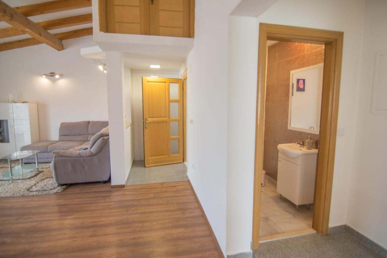 Village Holiday Apartman With Heated Pool Maslina Kostanje Екстериор снимка