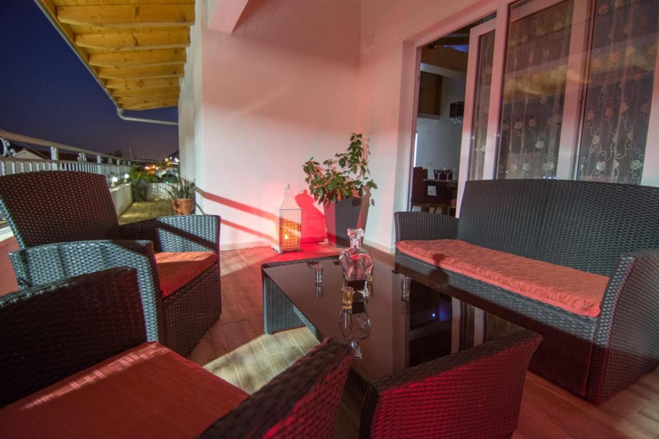 Village Holiday Apartman With Heated Pool Maslina Kostanje Екстериор снимка