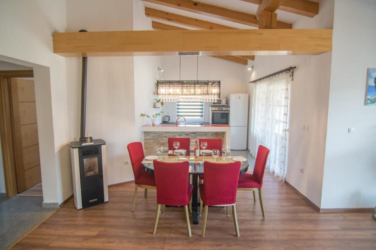 Village Holiday Apartman With Heated Pool Maslina Kostanje Екстериор снимка