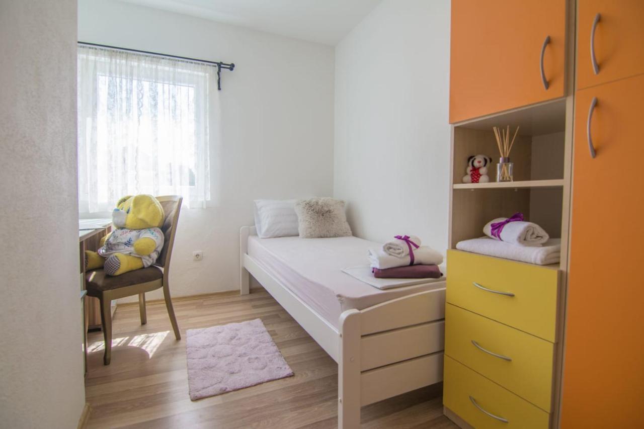 Village Holiday Apartman With Heated Pool Maslina Kostanje Екстериор снимка