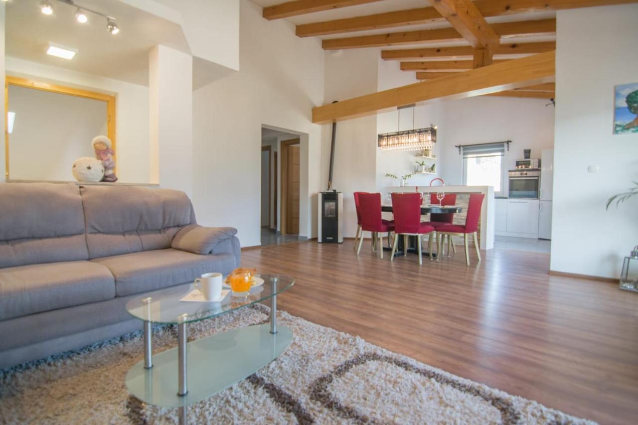 Village Holiday Apartman With Heated Pool Maslina Kostanje Екстериор снимка