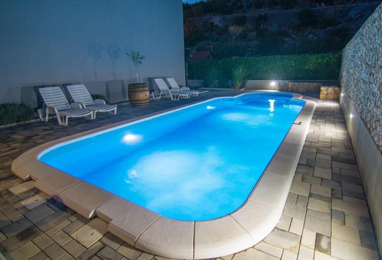 Village Holiday Apartman With Heated Pool Maslina Kostanje Екстериор снимка