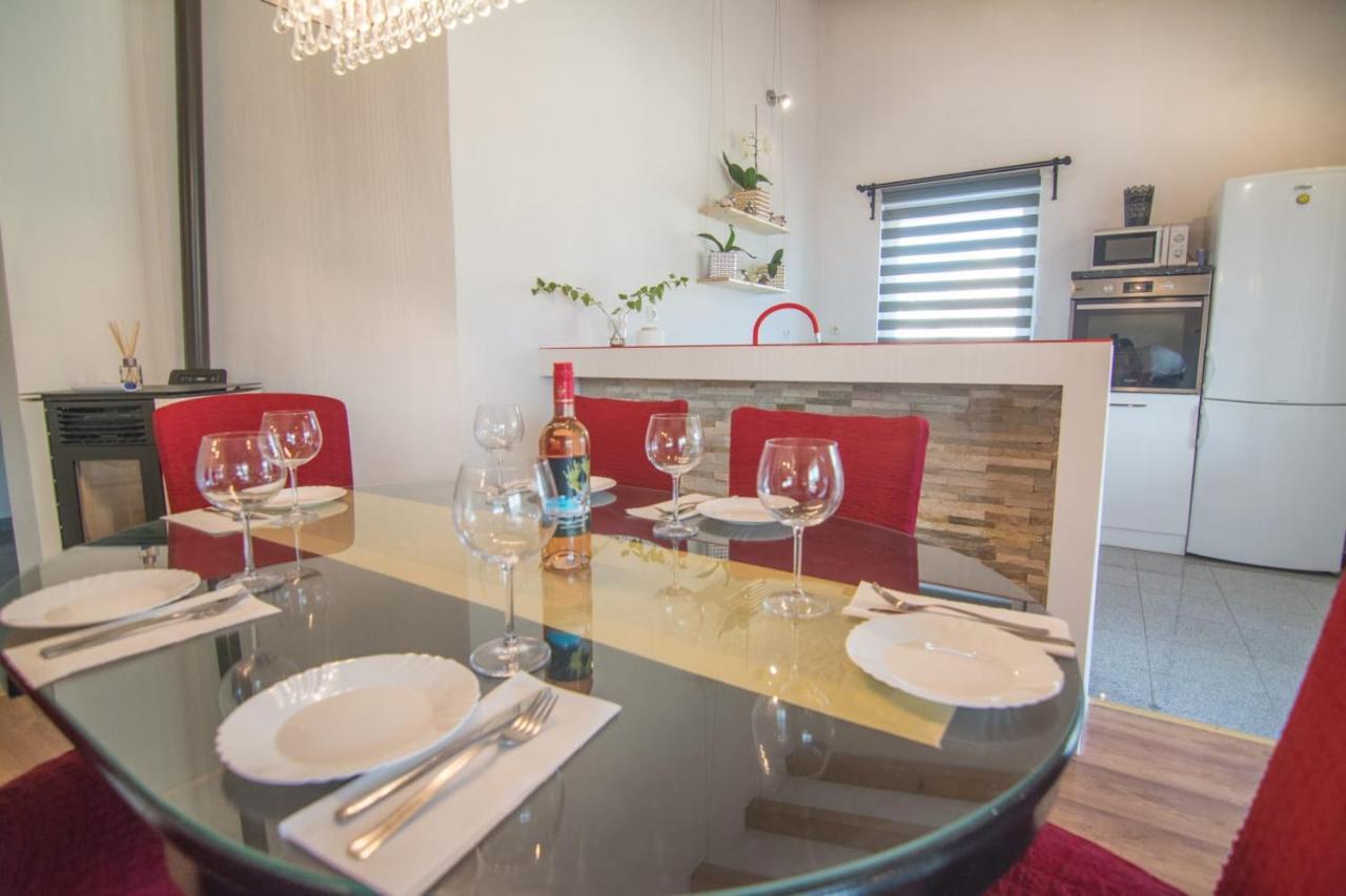 Village Holiday Apartman With Heated Pool Maslina Kostanje Екстериор снимка