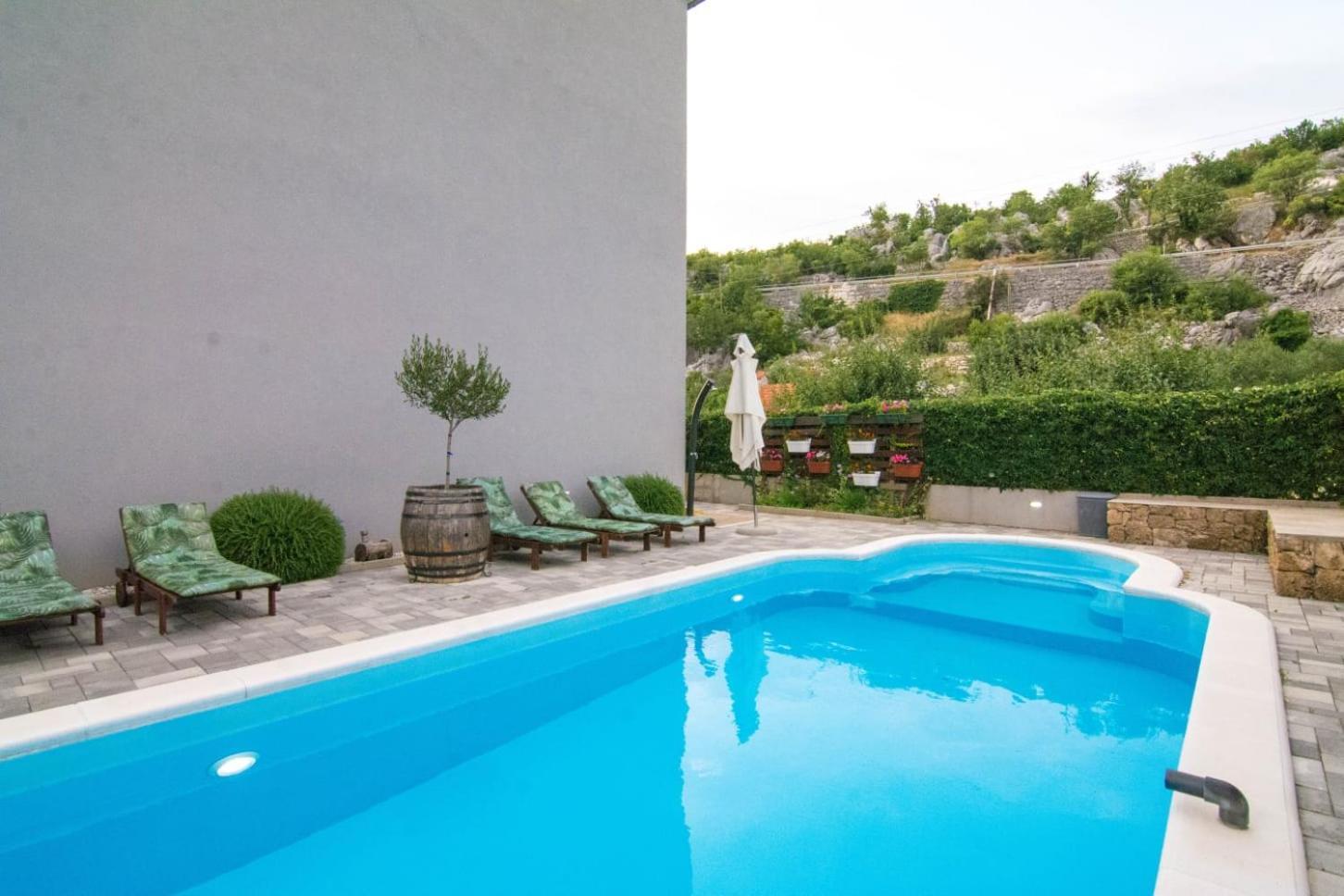 Village Holiday Apartman With Heated Pool Maslina Kostanje Екстериор снимка